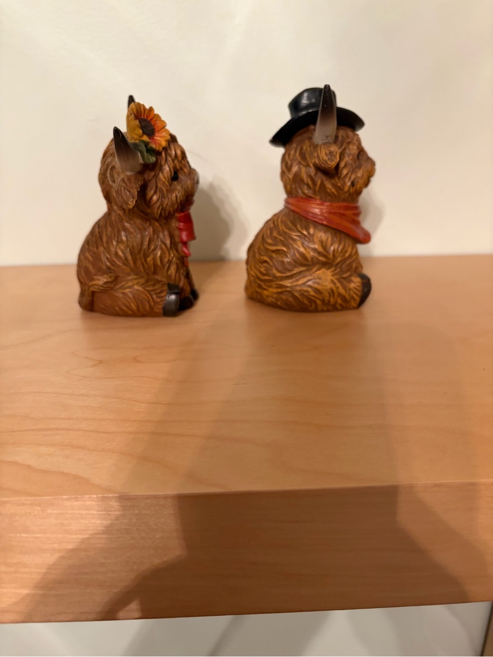 Hobby Lobby Brown Highland Cow Figurine Duo with Red/orange Scarves approx 4 1/2 - Picture 2 of 4